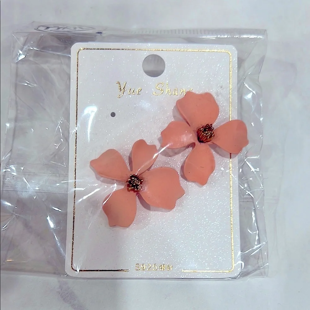 3/$28🌺Pink Floral Stud Earrings🌺